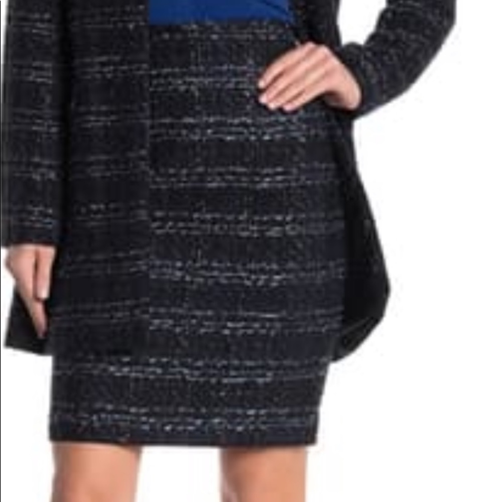 Calvin Klein
Metallic Tweed Pencil Skirt size 6
